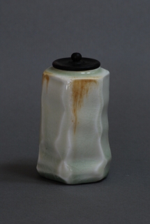 RK Teedose, Porzellan mit Seladonglasur - 2014 - H: 9cm - Preis: 120€